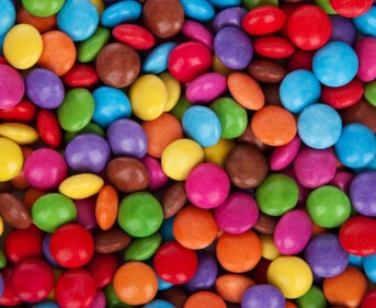 Bonbons chocolat transférés dans la vanne bi-directionnelle Egretier